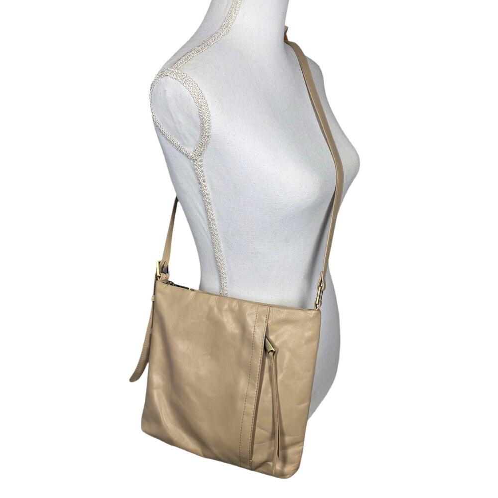 HOBO INTERNATIONAL 100% GENUINE LEATHER CROSSBODY BAG – TAN – 10" x 9.5"